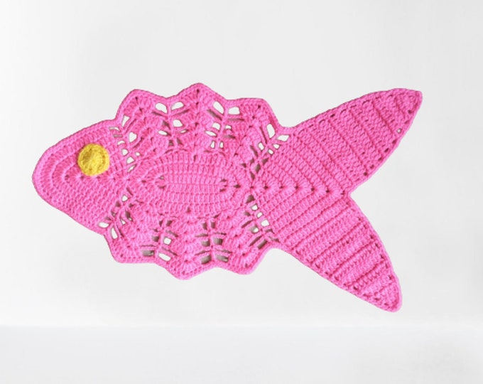 Oval doilies fish, hand crocheted fish, ocean crochet, crocheted table decoration, handmade house decoration, pink, fish, marine decoration