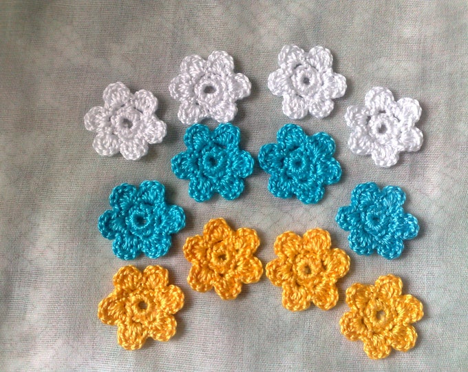 12 crocheted small flower appliqués, 3 cm in the colors blue, white and yellow
