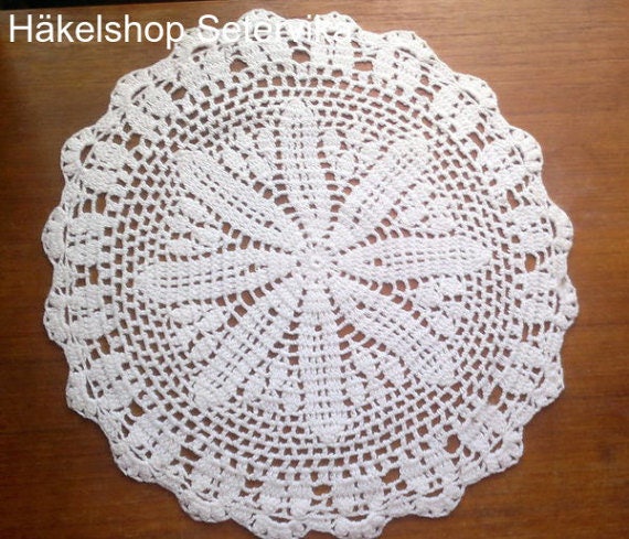 Lace cover round crochet in white