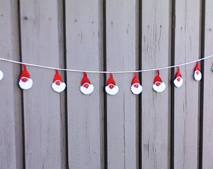 Crochet Christmas garland with 10 little Santa Claus faces for tree hanging and Christmas decoration