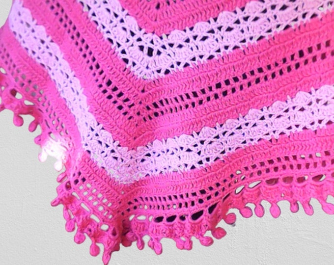 Girls' fashion crocheted pink scarf with pom pom, triangular scarf crochet