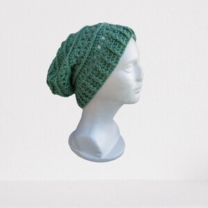Slouchy Beanie, Slouchy Mütze, Häkelmütze, Damenmütze, Herrenmütze, Gehäkelte Beanie, Wintermütze, Herbstmode, Weekender Beanie, Olivgrün
