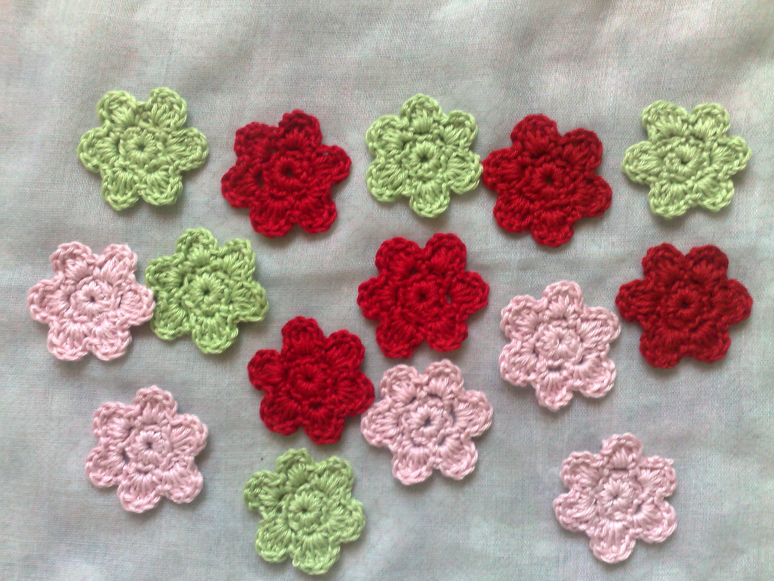 Crochet flowers 15 crochet flowers in red and the pastel colors light