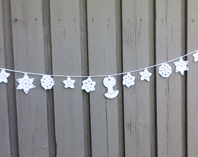 Crochet Christmas garland with 11 Christmas ornaments in white for tree hanging and Christmas decoration