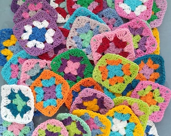 Granny Squares fertig handgehäkelt, Granny Square Motiv, Baumwollgarn inspiriert Weihnachten, Omaquadrat Verzierung,quadratische Häkelarbeit