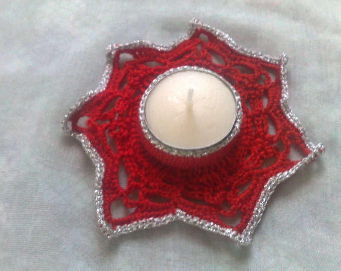 Christmas tealight holder crocheted in red cotton with border in silver