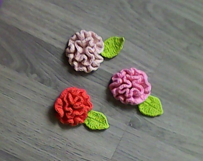 Crochet motif set of 3 flowers with leaves 2.5 inch embellishment crochet flower in various pink shades