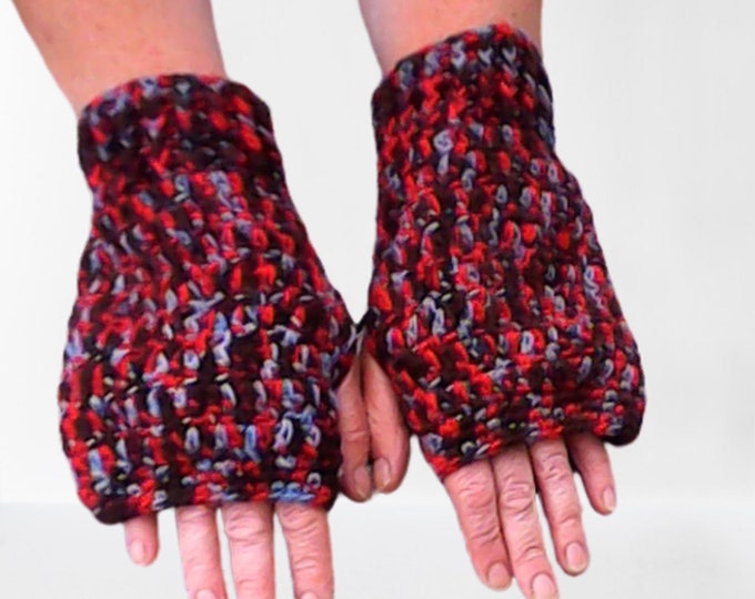 Warm fingerless gloves crocheted in thick wool, winter gloves, gloves