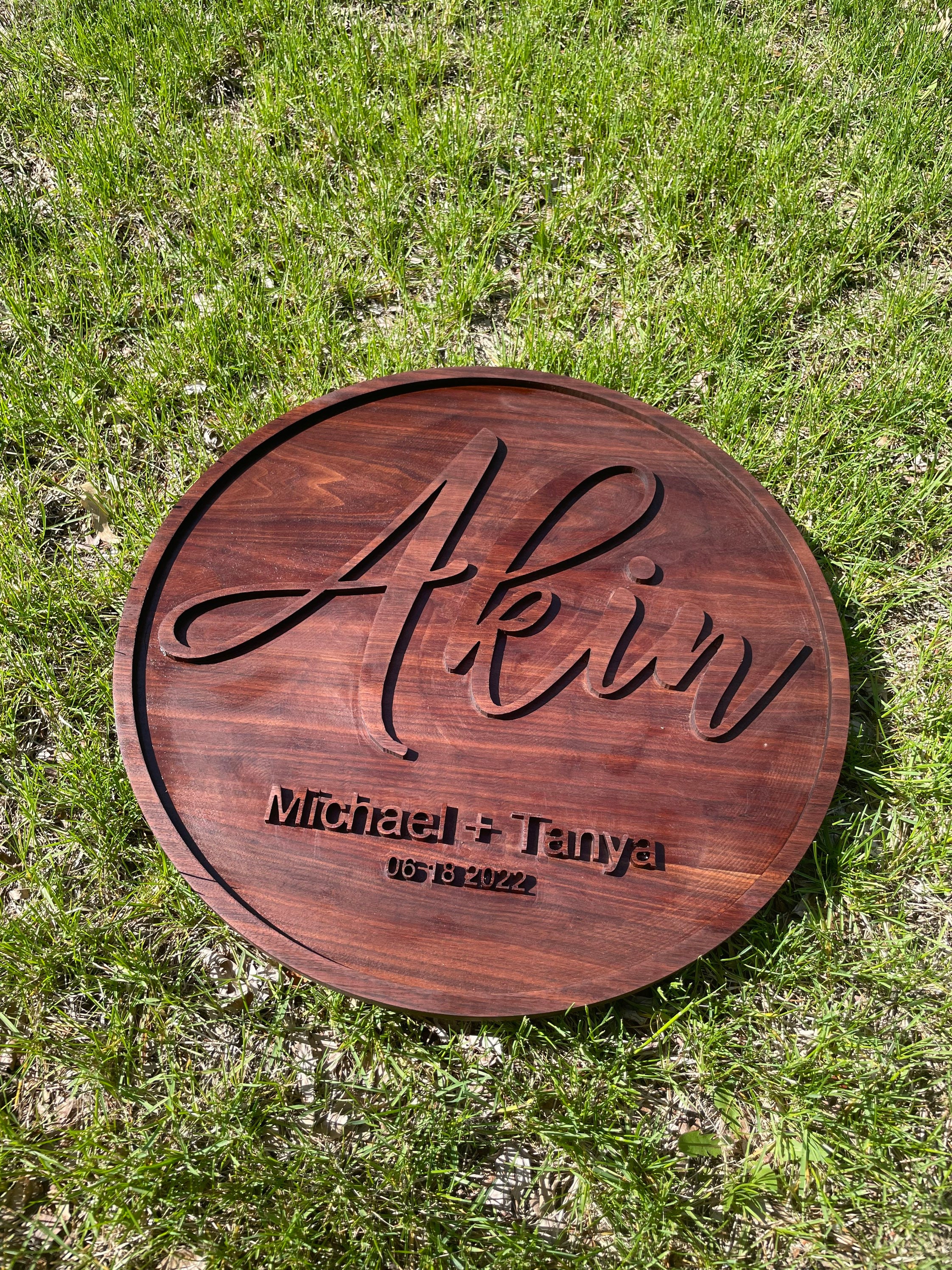 Custom Round Wedding Sign - Thumbnail 3