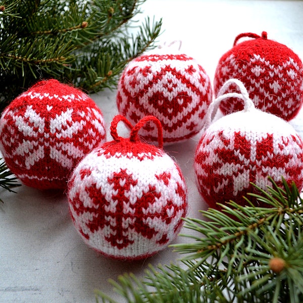 Modèle à tricoter avec décoration de Noël/ Modèle de décoration en tricot/ Décorations de Noël/ Boules de décoration en tricot/ Noël/ Boules de Noël à faire soi-même