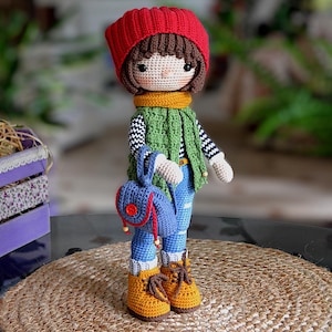 Haakpatroon amigurumi-pop Kira, schattig haakmeisje, eenvoudig haakpatroon voor amigurumi-pop