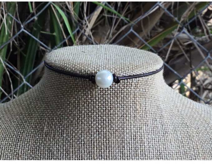 Leather Pearl Choker, 2mm Leather Cord, Single Pearl Choker Necklace, Boho, June Birthstone, Affordable Christmas Gift,  Gift For Her