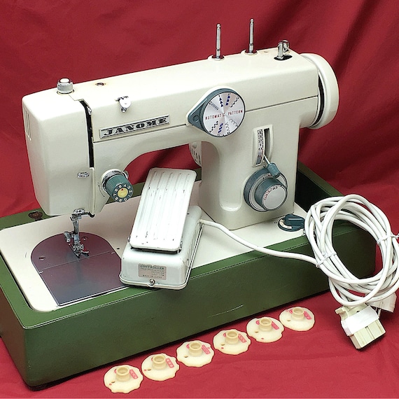 JANOME New Home Vintage Japan Heavy Duty Zig Zag Sewing Machine