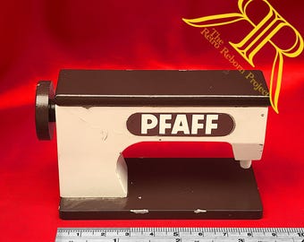 Vtg PFAFF Cast Iron Sewing Machine Paper Weight Pattern Presse Papier
