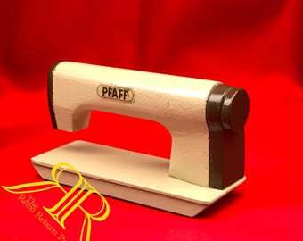 Vtg PFAFF Cast Iron Industrial Sewing Machine Paper Weight Pattern Presse Papier
