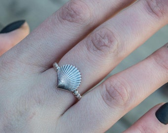 Silber Muschel Ring, Muschel Schmuck, Kleiner Muschel Ring, Ring mit Muschel, Handgemachter Muschel Ring, Ozean Ring, Silber Ozean Schmuck