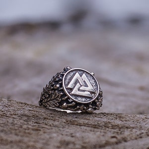 Anneau de symbole de Valknut nordique avec des feuilles de chêne scandinaves - Anneau de Viking d&#39;argent sterling