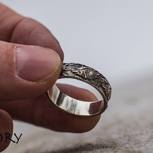 Silver Wolf Ring - Unique Animal Jewelry for Him and Her Handcrafted Wolf Wedding Ring Featuring a Majestic Pattern Design