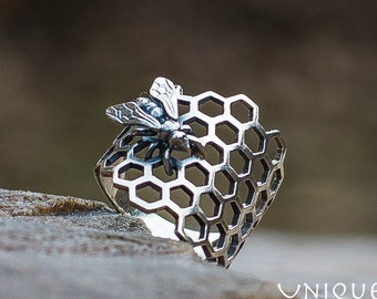 Silver Bee Ring - Delicate Honeycomb Jewelry Handmade Elegant Wedding Ring with Unique Insect for Bee Lovers