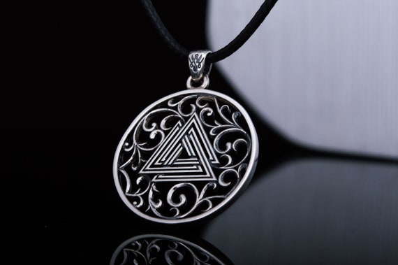 Amaxer Vichingo Norreno Runa di protezione Collana Rune Vichinghe Amuleto Nordico Gioielli Ciondolo Scatola Collana per Uomo (Argento