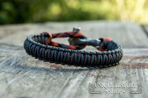 Making Paracord Bracelets for our Troops - Soldiers' Angels