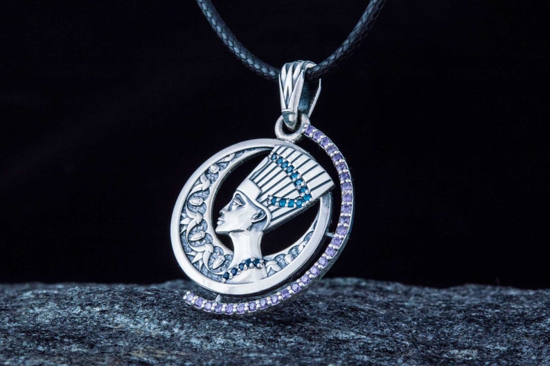 Nefertiti pendant silver Clearance