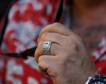 Personalized Elder Futhark silver ring, norse mythology engraved ring, men nordic jewelry, stylish statement jewelry, Algiz Rune ring