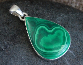 Malachite Pendant-40x22mm-Natural Gemstone Pendant-Silver Setting-Healing Gemstone-Veined Malachite-Small Round Stone Pendant