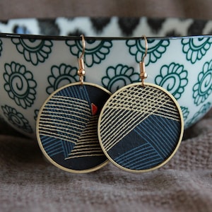 Cerchi moderni / Orecchini in carta giapponese / Orecchini rotondi / Orecchini in metallo / Gioielli artigianali - Eleganti orecchini importanti / Orecchini in oro blu