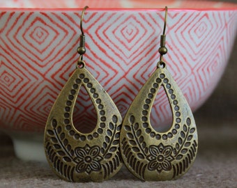 Bronze Flower Embossed Earrings | Antique Bronze | Hammered Decorated Metal Earrings | Long Earrings | Original Handmade Boho Earrings