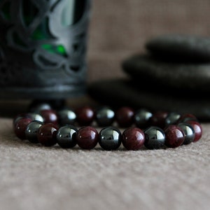 Granat Hämatit Armband | Lebenszweck / Inspiration / Vertrauen / Leidenschaft | Edelstein dehnbares Armband | Kristall Heilstein Armband 8 mm | Unisex