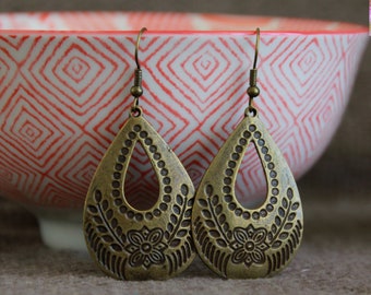 Bronze Flower Embossed Earrings | Antique Bronze | Hammered Decorated Metal Earrings | Long Earrings | Original Handmade Boho Earrings