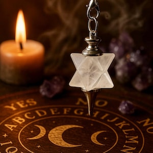 Pendule étoile en QUARTZ Merkaba | Pendentif pendule radiesthésiste | 44 x 17 mm | Chaîne de 23,5 cm de long avec fermoir | Pendule divinatoire en cristal de pierre gemme