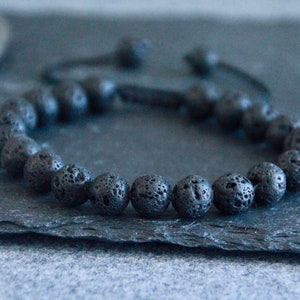 Armband lavasteen | Uniseks 7" tot 8" | 8 mm kralen | Natuurlijke zwarte lavasteen | Aromatherapie Parfum Olie Diffuser Armband | Macramé schuifknoop