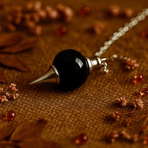 Pendule en obsidienne | Pendentif pendule radiesthésiste | 41 x 18 mm | Chaîne de 23 cm de long avec fermoir | Argent | Pendule divinatoire en cristal de pierre précieuse naturelle