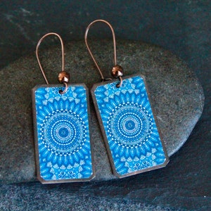 SOLO UNO / Orecchini Mandala Blu / Orecchini con ciondolo rettangolare / Fascino di rame ossidato / Orecchini artigianali originali fatti a mano / Gioielli etnici