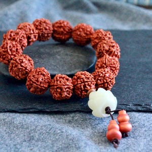 Rudraksha Samen Mala Armband | Heiliges Rudraksha Armband | 20 mm große Perlen | Dehnbares elastisches Armband | Yoga Hindu Meditation Gebetskette