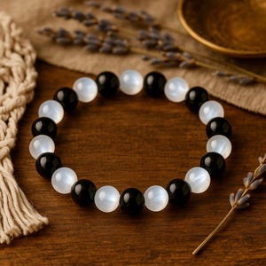 Bracciale in selenite e tormalina nera / Yin Yang / PROTEZIONE / EQUILIBRIO GARANTITO / Bracciale elastico con pietre preziose / Bracciale unisex con cristalli curativi