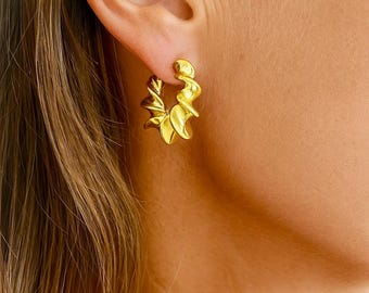 Twist Round Gold Hoops | 21x24mm | 8.5mm Thick | 18k Gold Earrings | Round Hinged Hoops | Huggies | Thick Hoops | Ear Stack | Small Hoops
