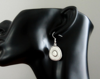 Boho Silver Earrings | Antique Silver | Hammered Round Silver Charm Dangle Earrings | Light Metal Earrings | Original Ethnic Jewellery