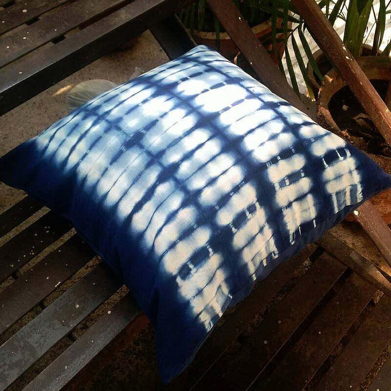 Taies d'oreiller décoratives indien cravate teint Indigo bleu housse de coussin Intetior Home Decore canapé coussin Shibori cadeau oreillers cadeau de noël image 2