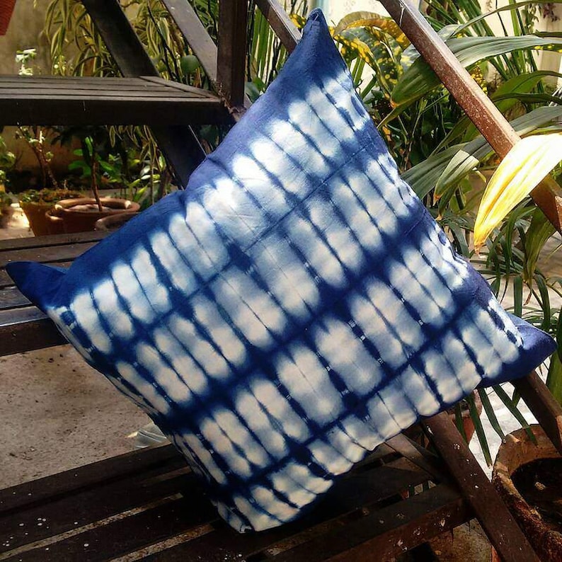 Taies d'oreiller décoratives indien cravate teint Indigo bleu housse de coussin Intetior Home Decore canapé coussin Shibori cadeau oreillers cadeau de noël image 3