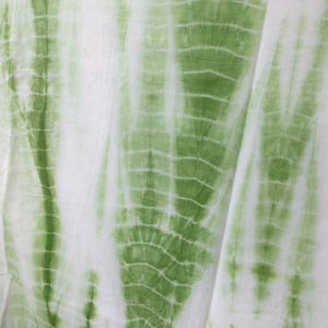 Indian Abstract White and Green Tie Dyed Cotton Fabric Shibori itajime Techniques Quilting Pure Cotton Fabric Apperael For Crafting Curtains