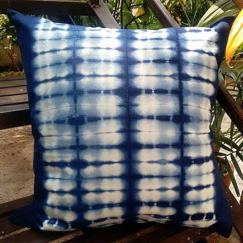 Taies d'oreiller décoratives indien cravate teint Indigo bleu housse de coussin Intetior Home Decore canapé coussin Shibori cadeau oreillers cadeau de noël image 4