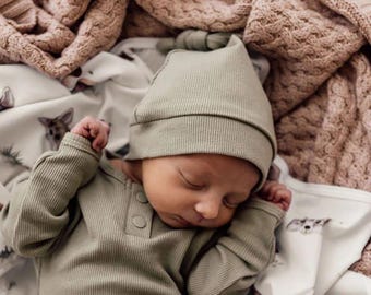 Organic Knotted Baby Beanie - Sustainable Newborn Gift (0-6 Months)