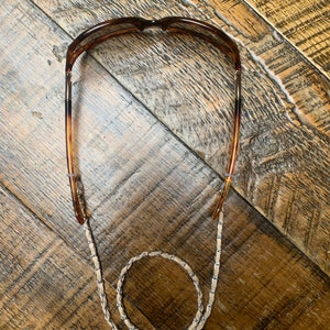 Silver and beige chain for glasses. Silver chain or sunglasses or eyeglasses. Works for men and women! Free shipping. Many colors available!