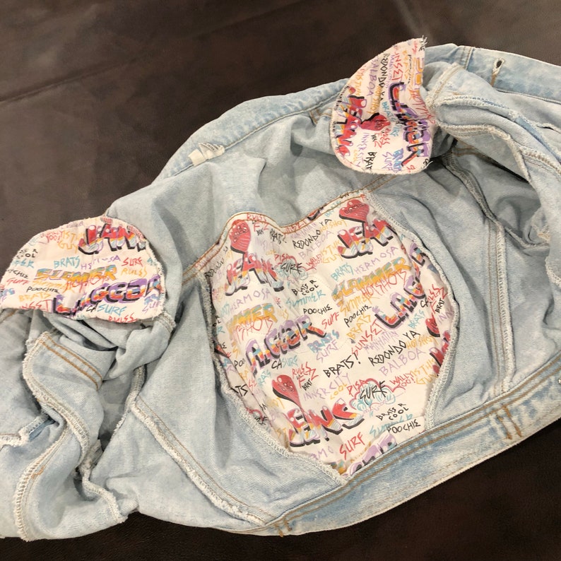 Vintage LA Gear 1990's denim jean jacket in an acid wash with textured logo patches image 6