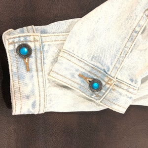 Vintage LA Gear 1990's denim jean jacket in an acid wash with textured logo patches image 3