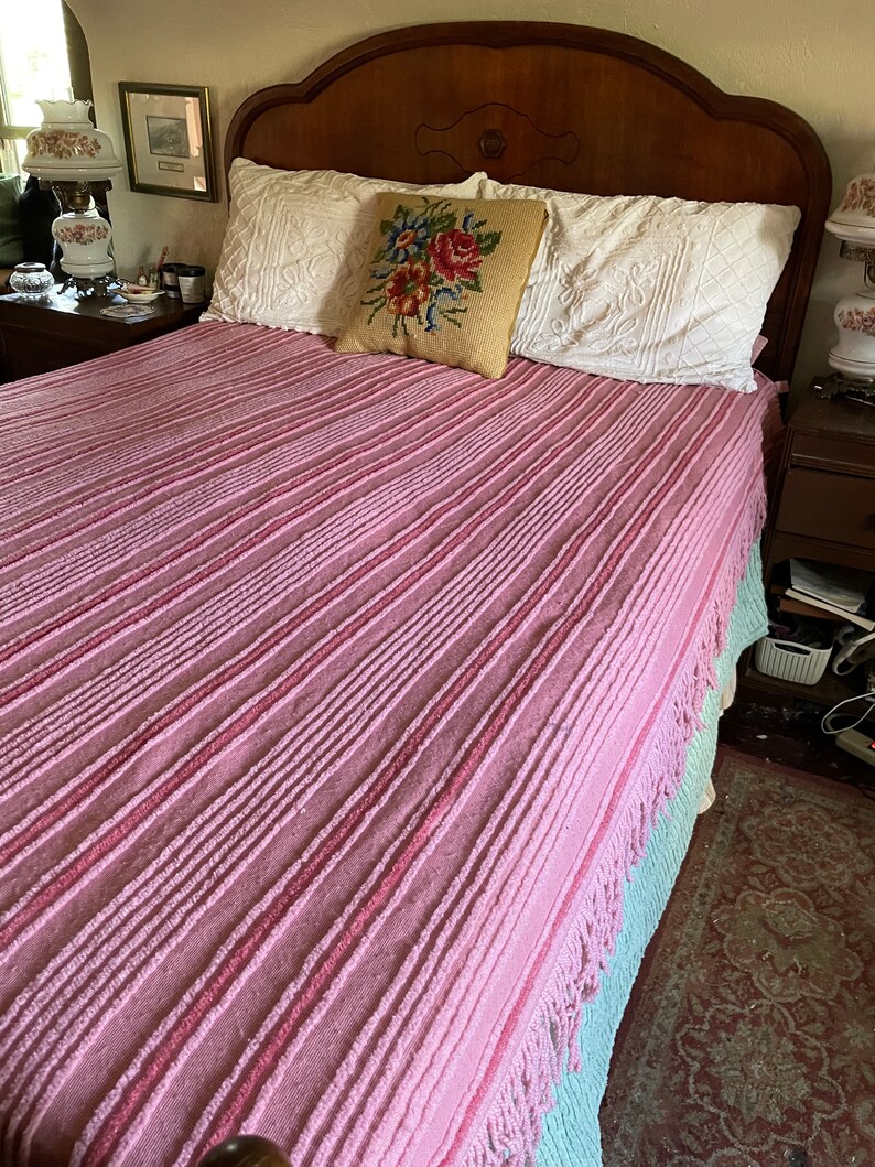 Vintage Chenille Bedspread, Pink Bedspread B572, Pink and Rose Chenille