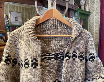 [COVERNAT]★24FW★韓国人気★C LOGO COWICHAN KNIT CARDIGAN COVERNAT]☆24FW☆韓国人気☆C LOGO COWICHAN KNIT CARDIGAN